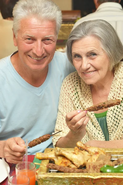 Coppia anziana al ristorante — Foto Stock