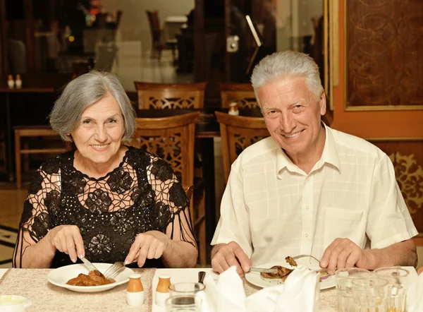Coppia anziana al ristorante — Foto Stock