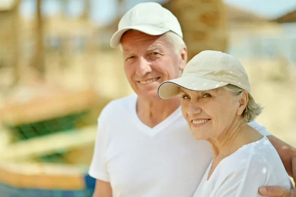 Pareja mayor en resort — Foto de Stock