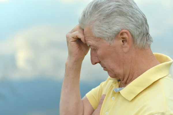 Thoughtful old man — Stock Photo, Image