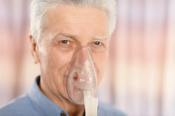 Elder man making inhalation — Stok fotoğraf