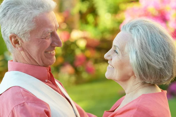 Senior couple at  resort — Stock Photo, Image