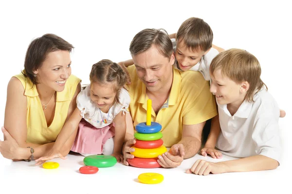 Familie spelen op verdieping — Stockfoto