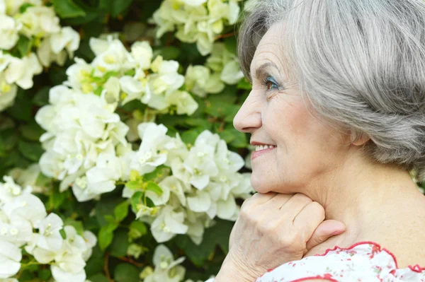 Elderly woman in garden — Stock Photo, Image