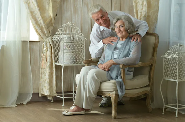 Hermosa pareja de ancianos — Foto de Stock