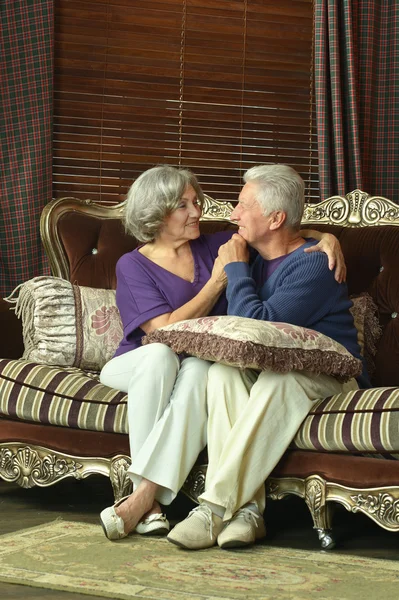 Hermosa pareja de ancianos — Foto de Stock