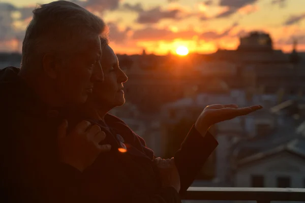 Pareja mayor durante el atardecer —  Fotos de Stock