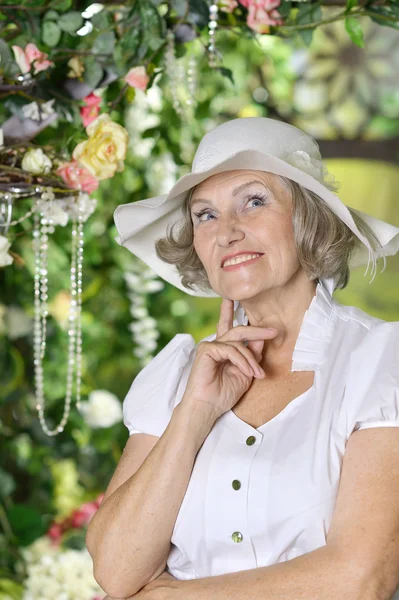 Elderly woman in garden — Stock Photo, Image