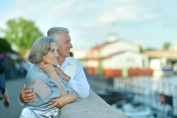 Casal na cidade — Fotografia de Stock