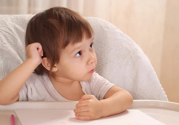 Niña dibujando en casa — Foto de Stock