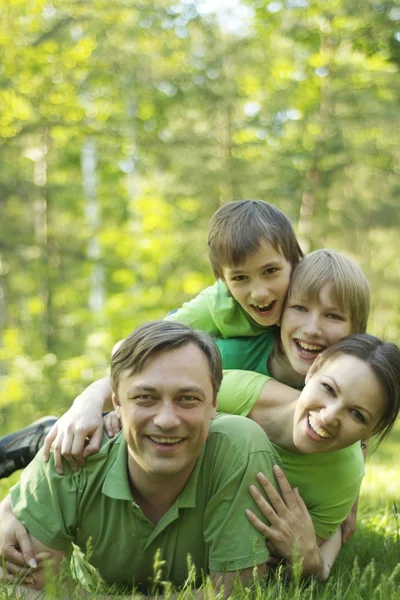 Family resting in summer park — Stock Photo, Image