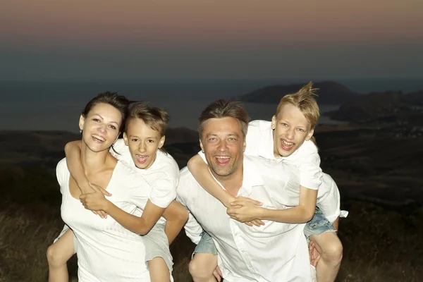 Friendly family against sunset — Stock Photo, Image