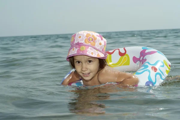 Funny little girl swims — Stock Photo, Image