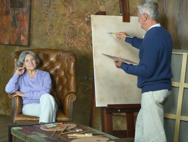 Elderly couple painting with easel — Stock Photo, Image