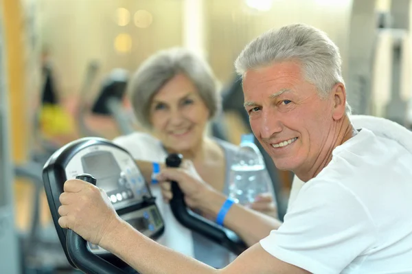 Senior Couple Exercising In gym — Stock Photo, Image