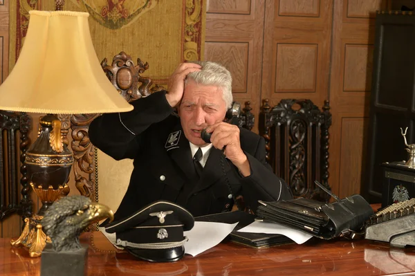 Military mature general calls on the phone — Stock Photo, Image