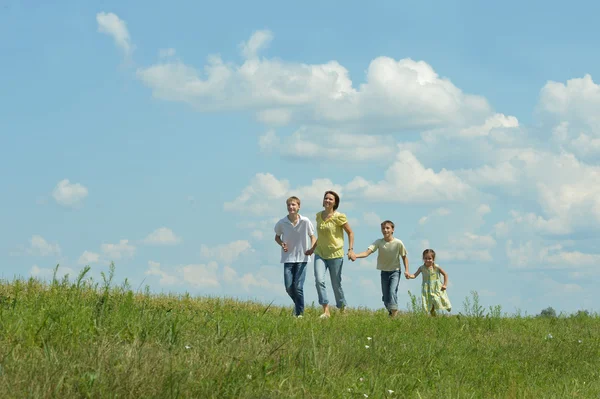 Mother and children running — Stock Photo, Image