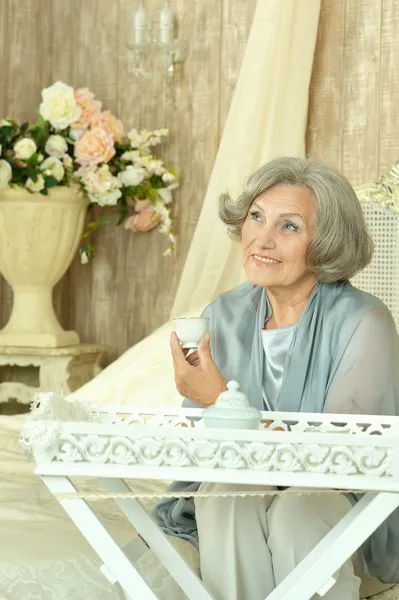 Elderly woman drinking tea — Stock Photo, Image