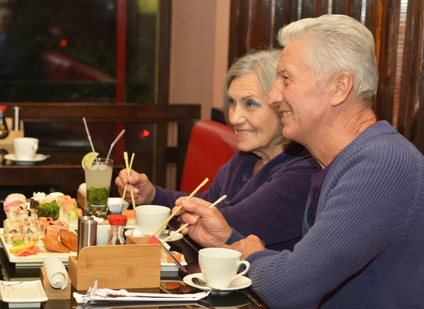 Äldre par på café — Stockfoto