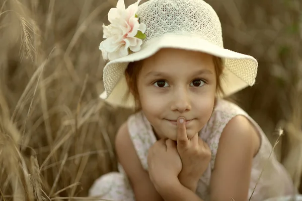 Cute girl in fied — Stock Photo, Image