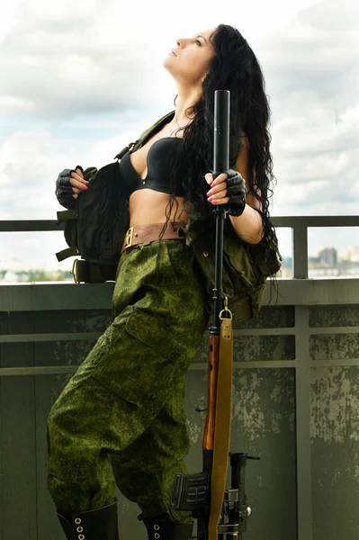 Sexy  brunette woman with gun — Stock Photo, Image