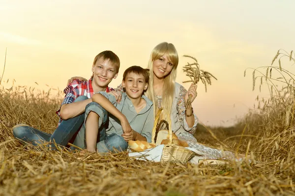 Mom with sons on wheat field — Stock Photo, Image