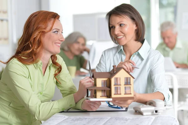 Young Businesswomen Architects Working Modern Office — Stock Photo, Image