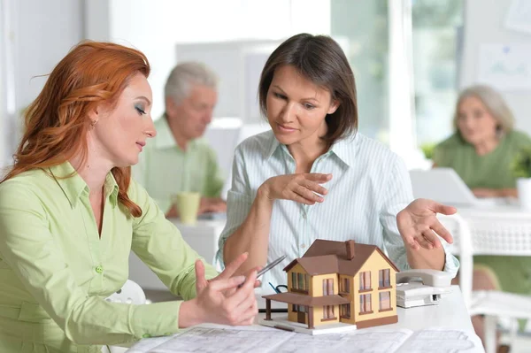 Young Businesswomen Architects Working Modern Office — Stock Photo, Image