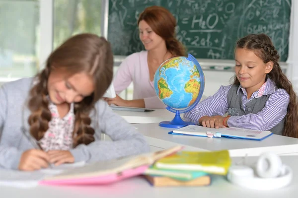 Alumnos Que Estudian Sala Clases — Foto de Stock