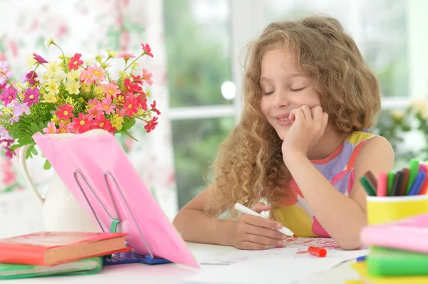 Linda Chica Haciendo Trabajo Casa Escritorio — Foto de Stock