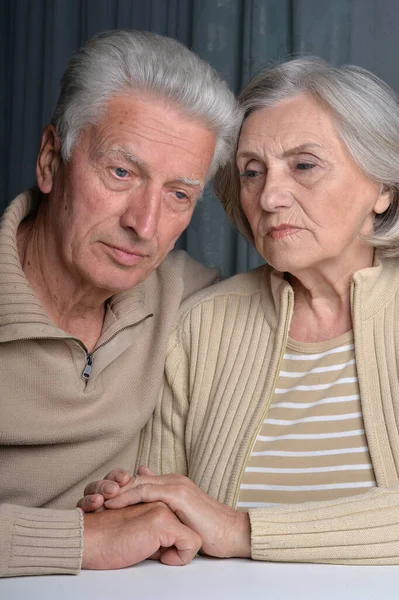 Ritratto Coppia Anziana Triste Posa Casa — Foto Stock