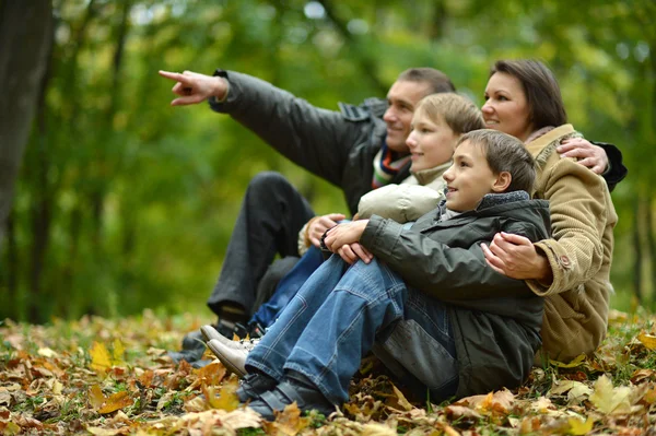 Famille heureuse — Photo