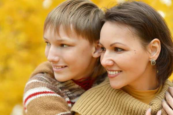 Mother and son in park — Stock Photo, Image