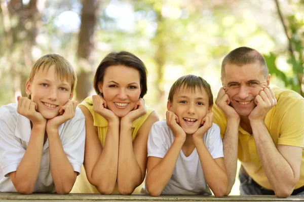 Rostos familiares felizes — Fotografia de Stock