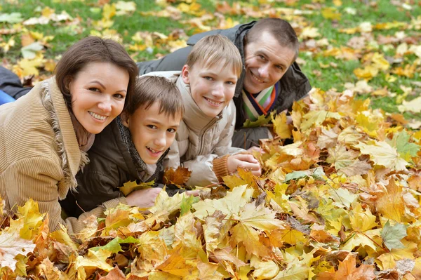 Famille heureuse — Photo