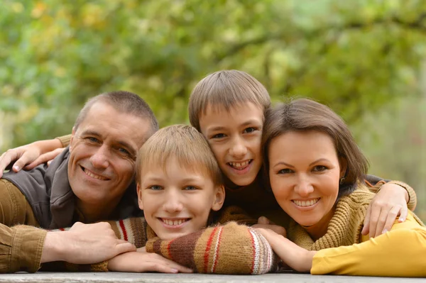 Lycklig familj — Stockfoto