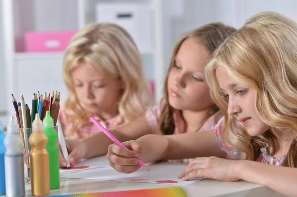 Mignonnes Petites Filles Dessin Avec Des Crayons — Photo