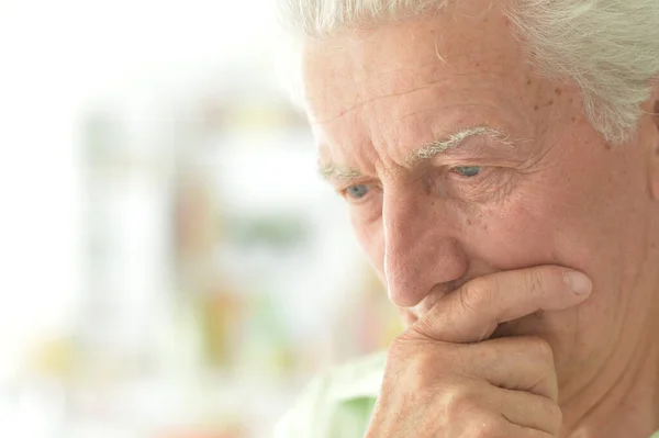 Porträtt Stilig Äldre Man Tänker — Stockfoto