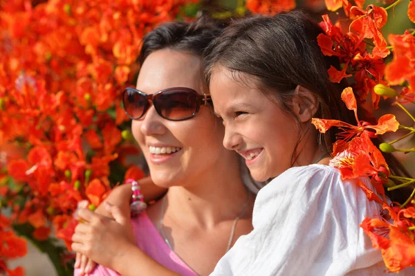 Retrato Mujer Niña Parque — Foto de Stock