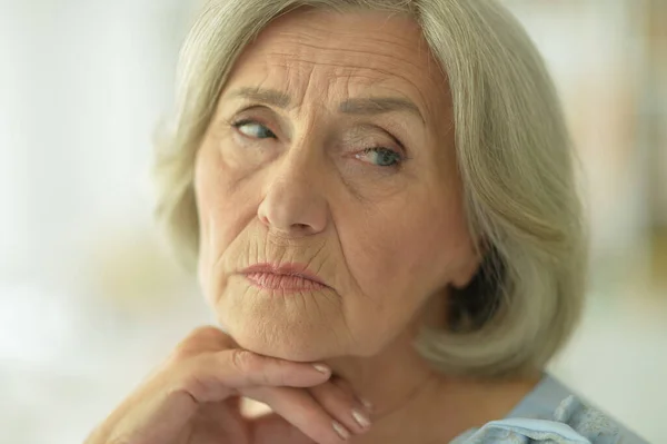 Hasta Yaşlı Bir Kadının Portresini Kapat — Stok fotoğraf
