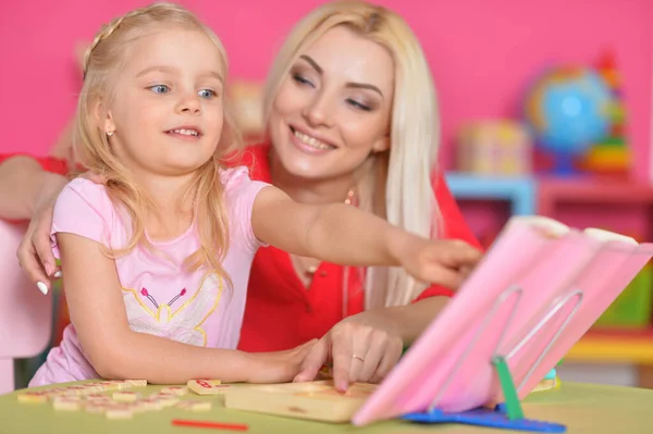 Little Cute Girl Mother Studying Table Home — 图库照片