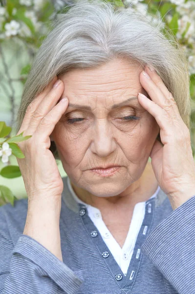 Sad Senior Beautiful Woman Park — Stock Photo, Image