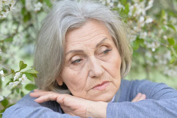 Sad Senior Beautiful Woman Park — Stock Photo, Image