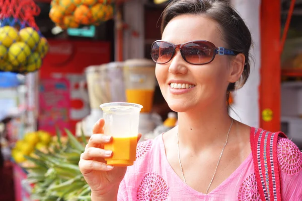 Yougn Woman Glass Fresh Fruit Juice — Stock Photo, Image