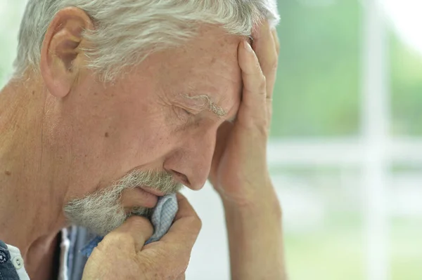 Porträt Eines Traurigen Kranken Seniors Hause — Stockfoto