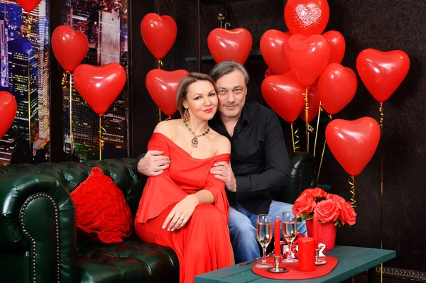 Beautiful Couple Balloons Valentine Day — Stock Photo, Image