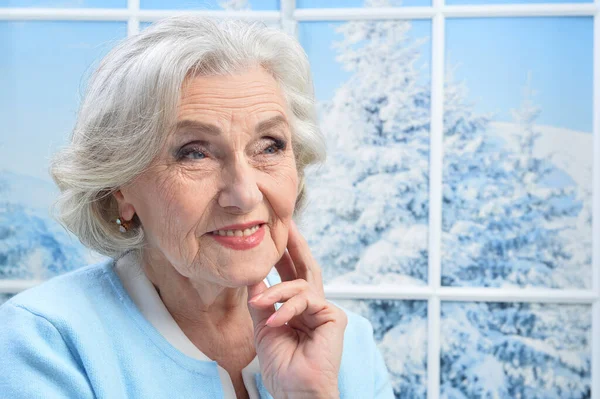 Senior Vrouw Poseren Kerst — Stockfoto