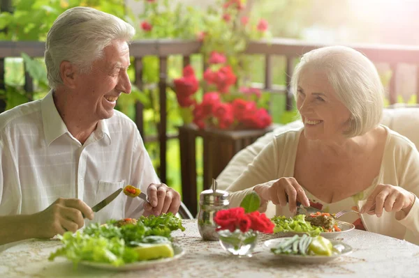 Äldre Par Med Middag Restaurang — Stockfoto