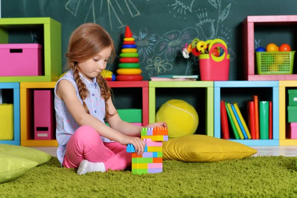 Feliz Linda Niña Jugando Con Cubos — Foto de Stock