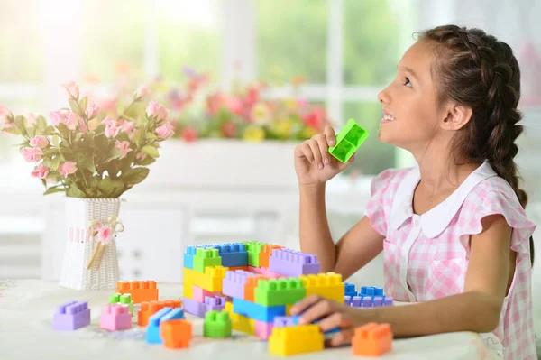 Felice Simpatica Bambina Che Gioca Con Cubi Fotografia Stock